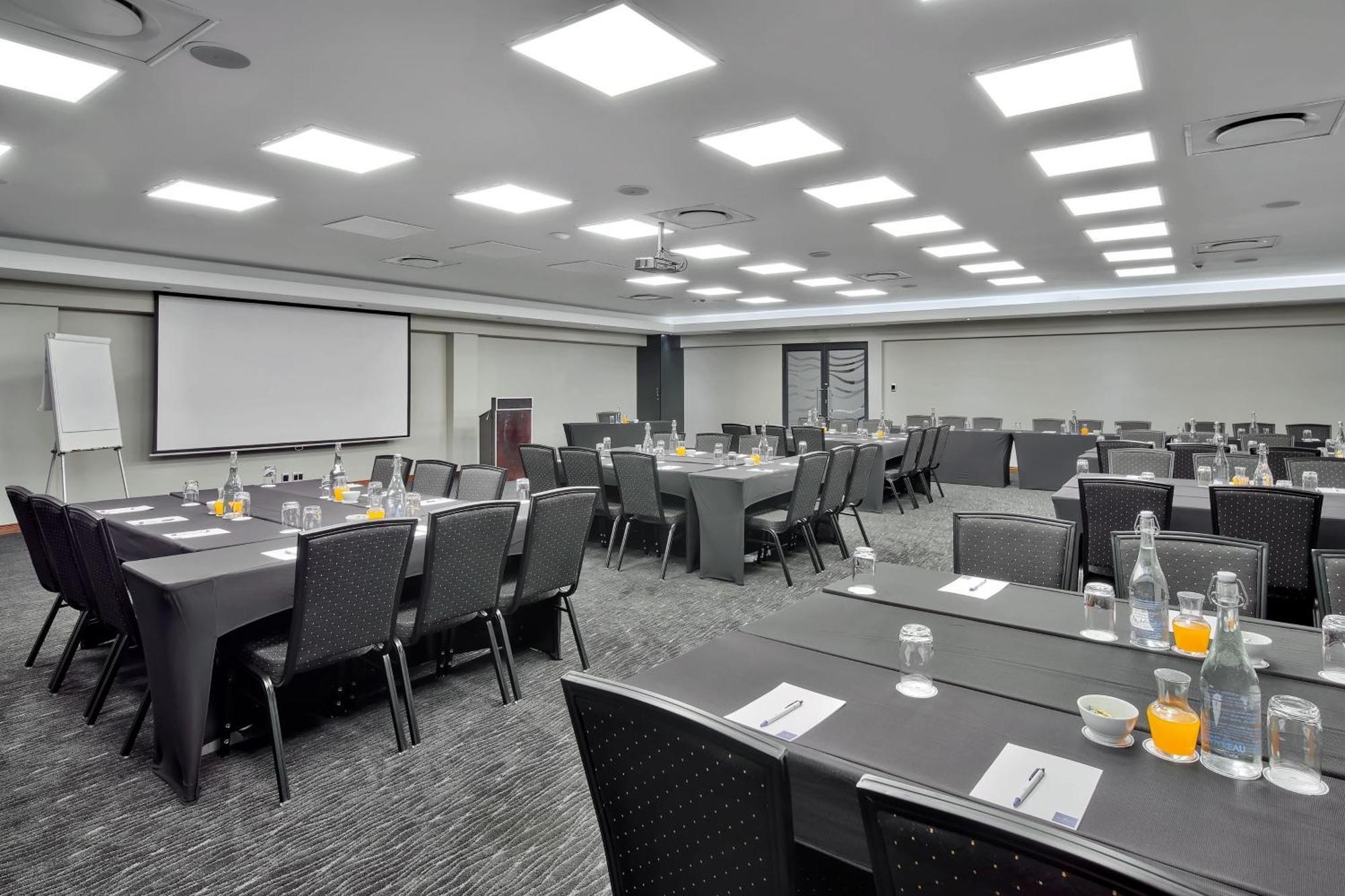 Protea Hotel By Marriott Pretoria Hatfield Exterior foto