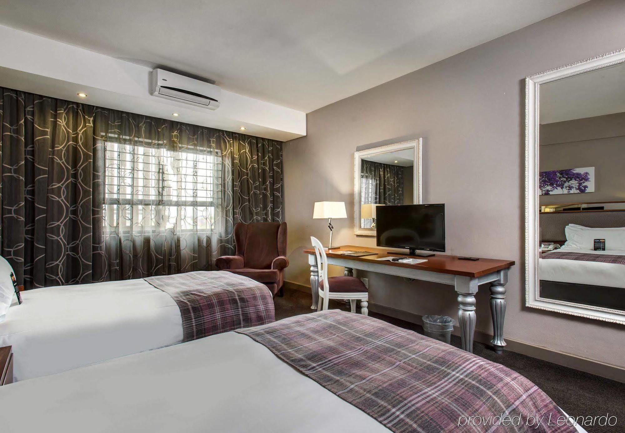 Protea Hotel By Marriott Pretoria Hatfield Exterior foto