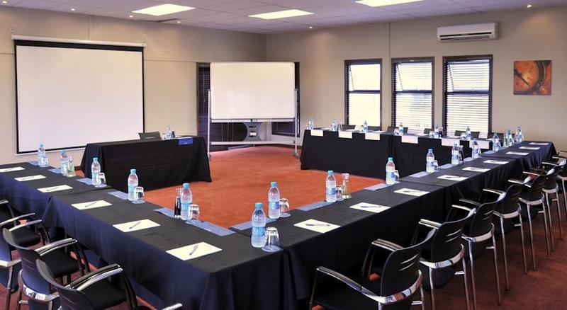 Protea Hotel By Marriott Pretoria Hatfield Exterior foto